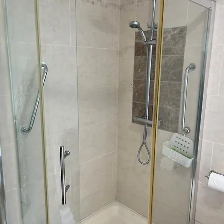 Near Airport Apartment *