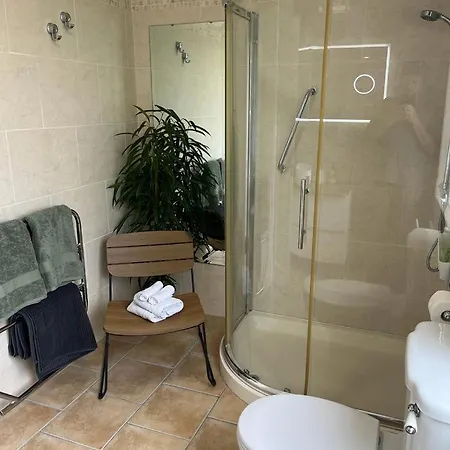 Near Airport * Shannon